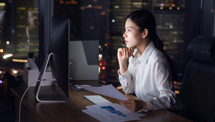 女人梦见自己上班的情景